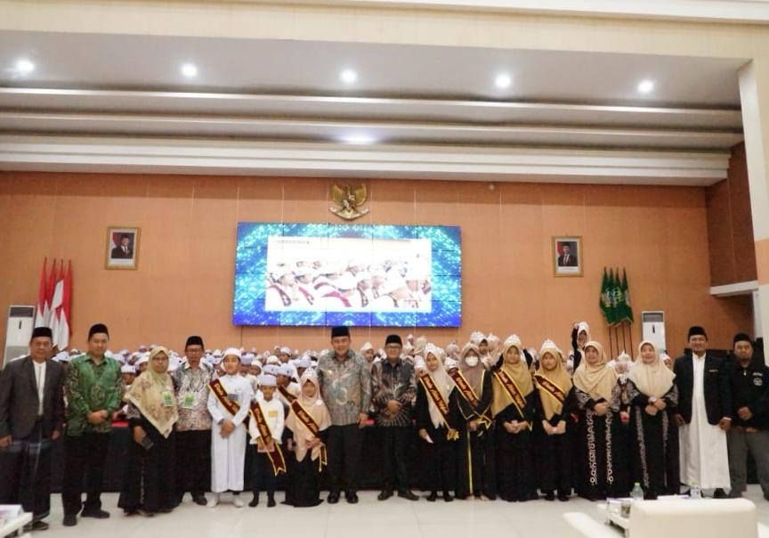 Pj Bupati Bekasi Dedy Supriyadi Hadiri Wisuda Akbar Tahfiz FK-RTQ