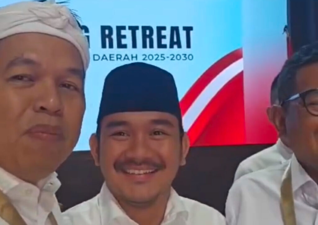 Akhirnya Datang Ke Magelang Untuk Retreat, Bupati Bekasi Ade Kuswara Kunang di Sambut Ceria Gubernur Jawa Barat, Kang Dedi : “Bupati Muda dan Kaya, Janji ke saya Aset kekayaan nya untuk Khas Daerah”