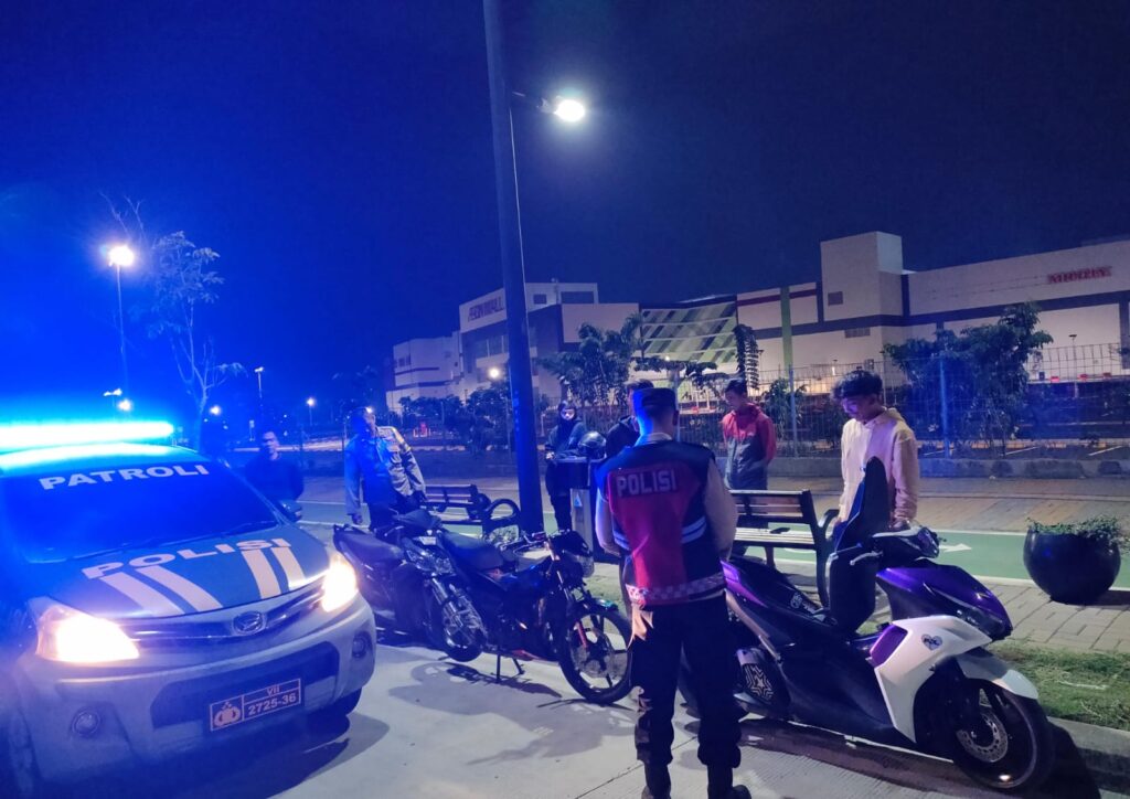 Viral ! Segerombolan Pemuda Lakukan Balap Liar di Depan Jalan Mall AEON Cikarang, Polsek Cikarang Pusat langsung Gerak Cepat Gelar Patroli