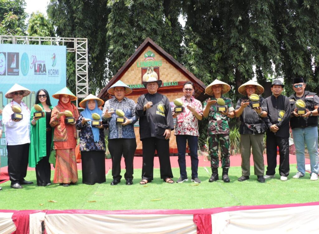 Pj Bupati Bekasi Buka Festival Durian dan Buah Nusantara Di Gedung Juang