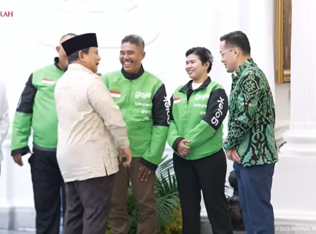 Sah! Prabowo Umumkan Ojol Dapat Bonus Hari Raya dalam Bentuk Uang Tunai, Ojol : “Terimakasih Pak Prabowo”