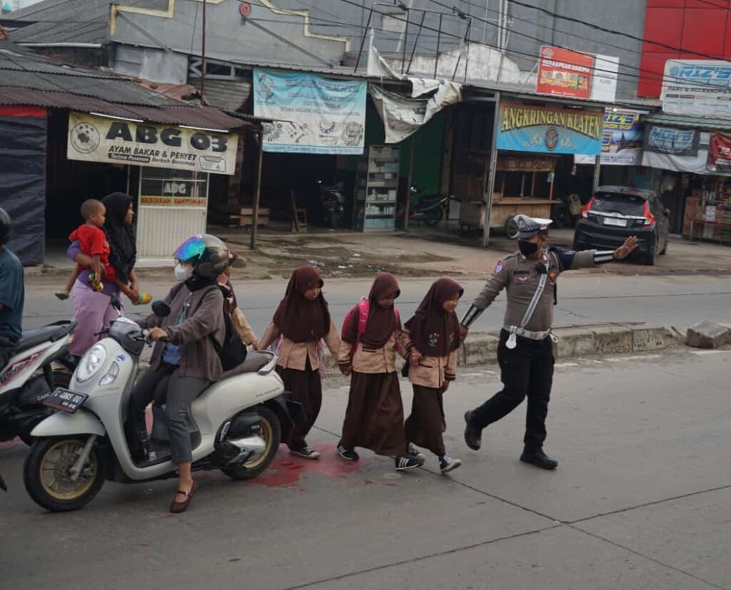 Anggota Unit BM Satuan Polantas Polres Metro Bekasi Bripka Rangga Raspati : Sosok Pekerja Ikhlas, Melayani Tanpa Batas, Bekerja sampai Tuntas