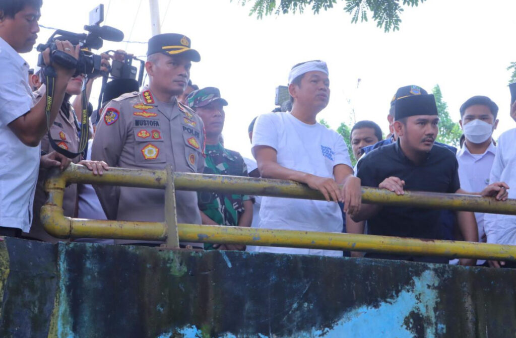 Kapolres Metro Bekasi Kombes Pol Mustofa Dampingi Bupati Bekasi dan Gubernur Jabar Tertibkan Bangunan Liar di Tambun Utara