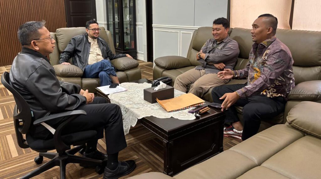 Influencer Penggiat Medsos Cang Hedi Perkuat Sinergitas Dengan Ketua DPRD Kabupaten Bekasi, Disambut Positif