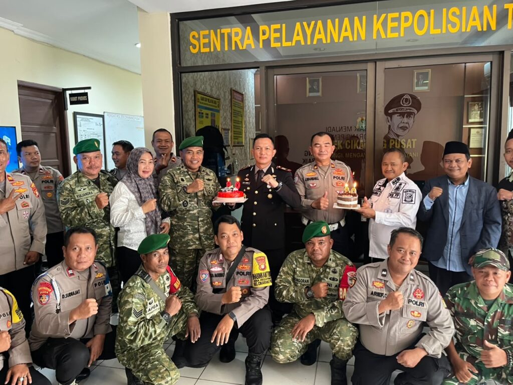 Forkopimcam Cikarang Pusat Beri Kejutan Hari Bhayangkara ke-80, Pererat Sinergi dengan Polsek Cikarang Pusat